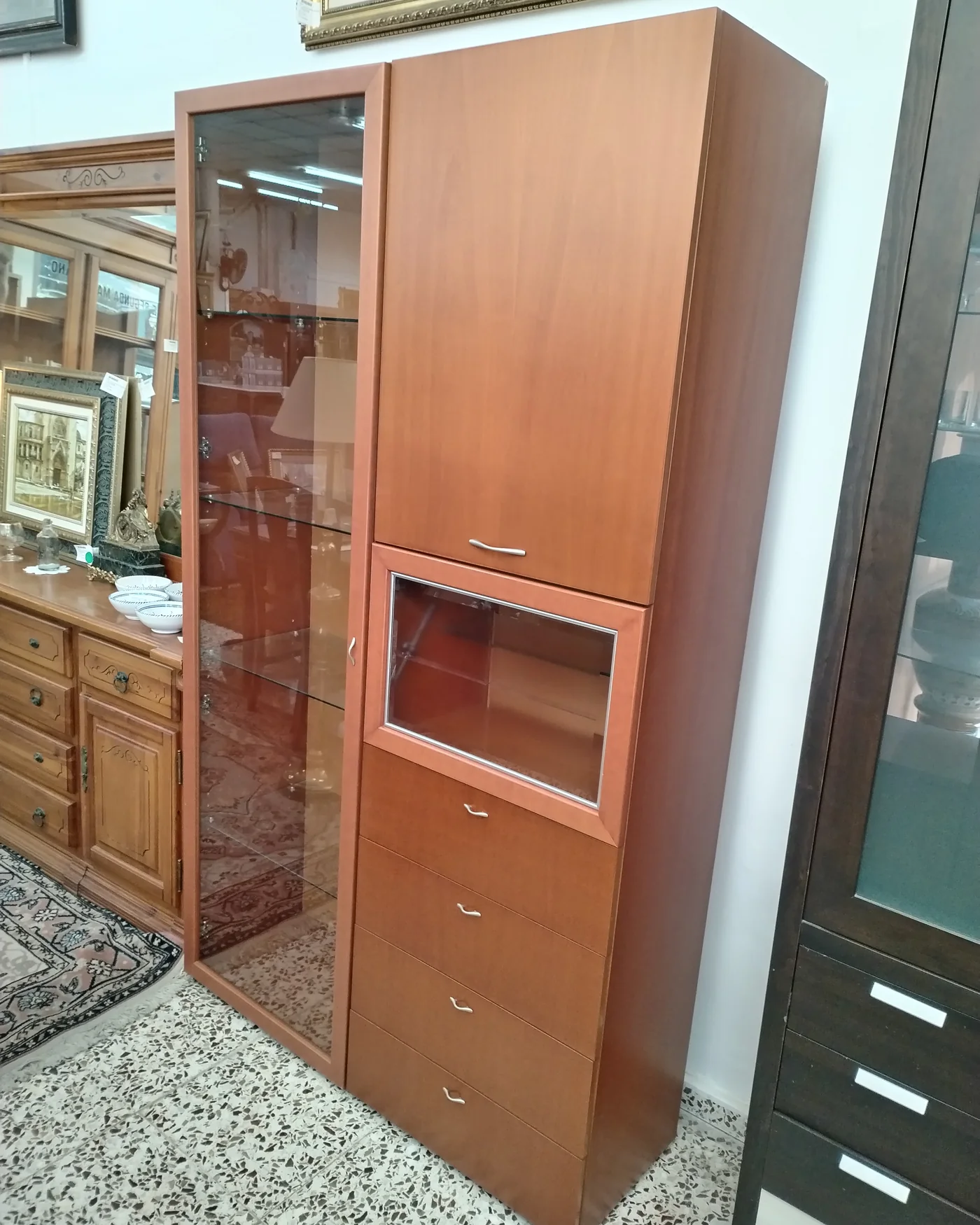 Vitrina de salón moderna con puertas de cristal y cajones - imagen 2