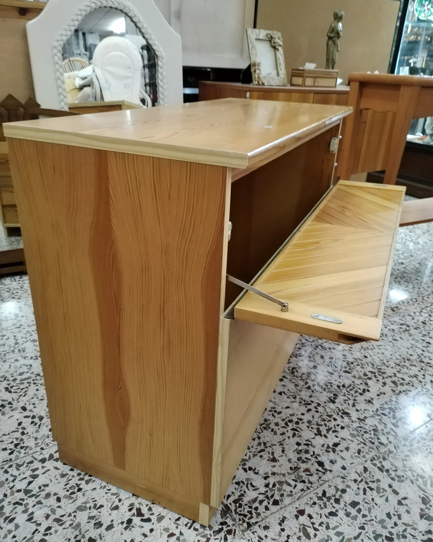 Baúl de madera clásico con tapa abatible - imagen 4