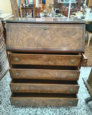 Secretario o escritorio tipo bureau en madera de nogal con marquetería - miniatura 2