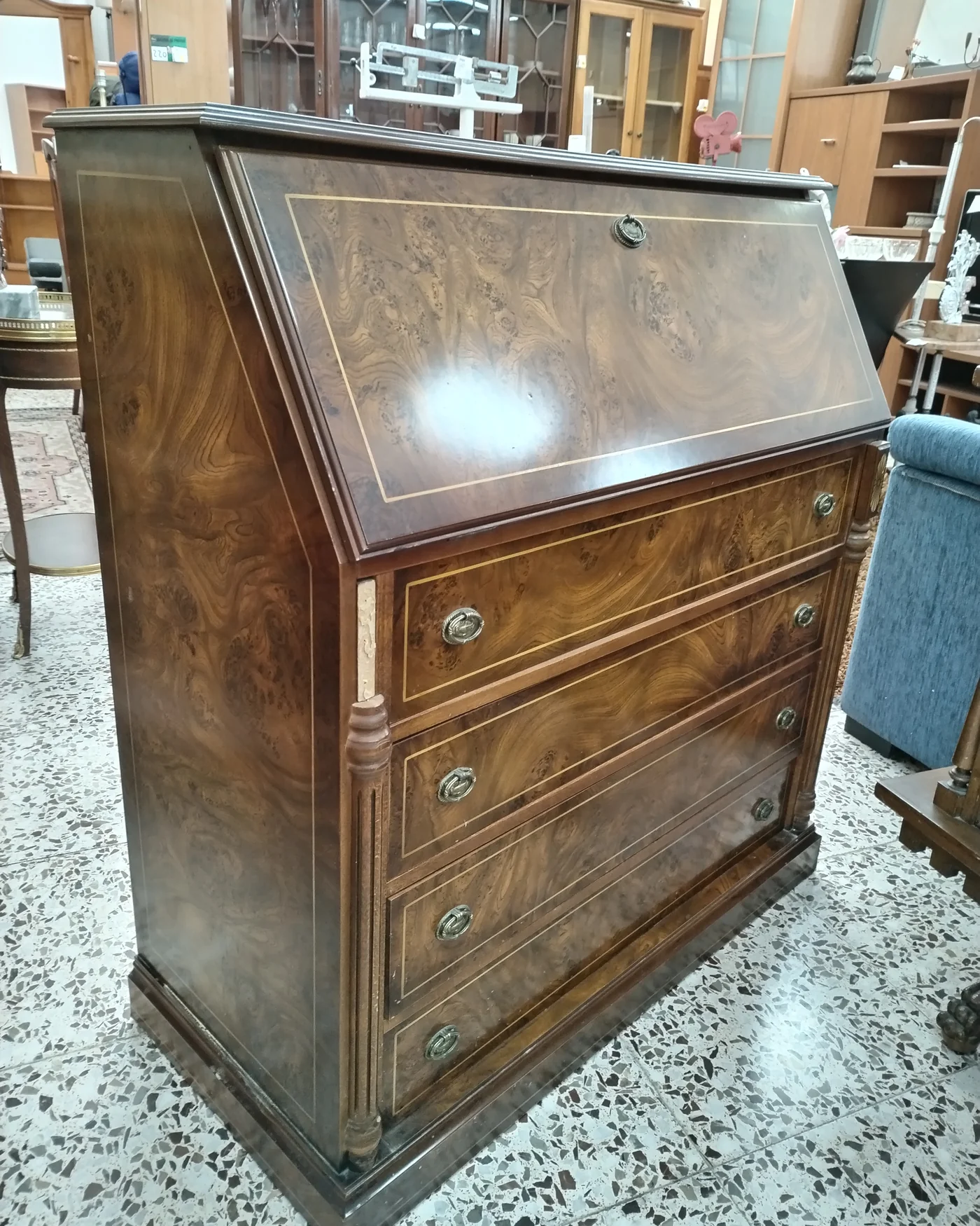 Secretario o escritorio tipo bureau en madera de nogal con marquetería - imagen 5