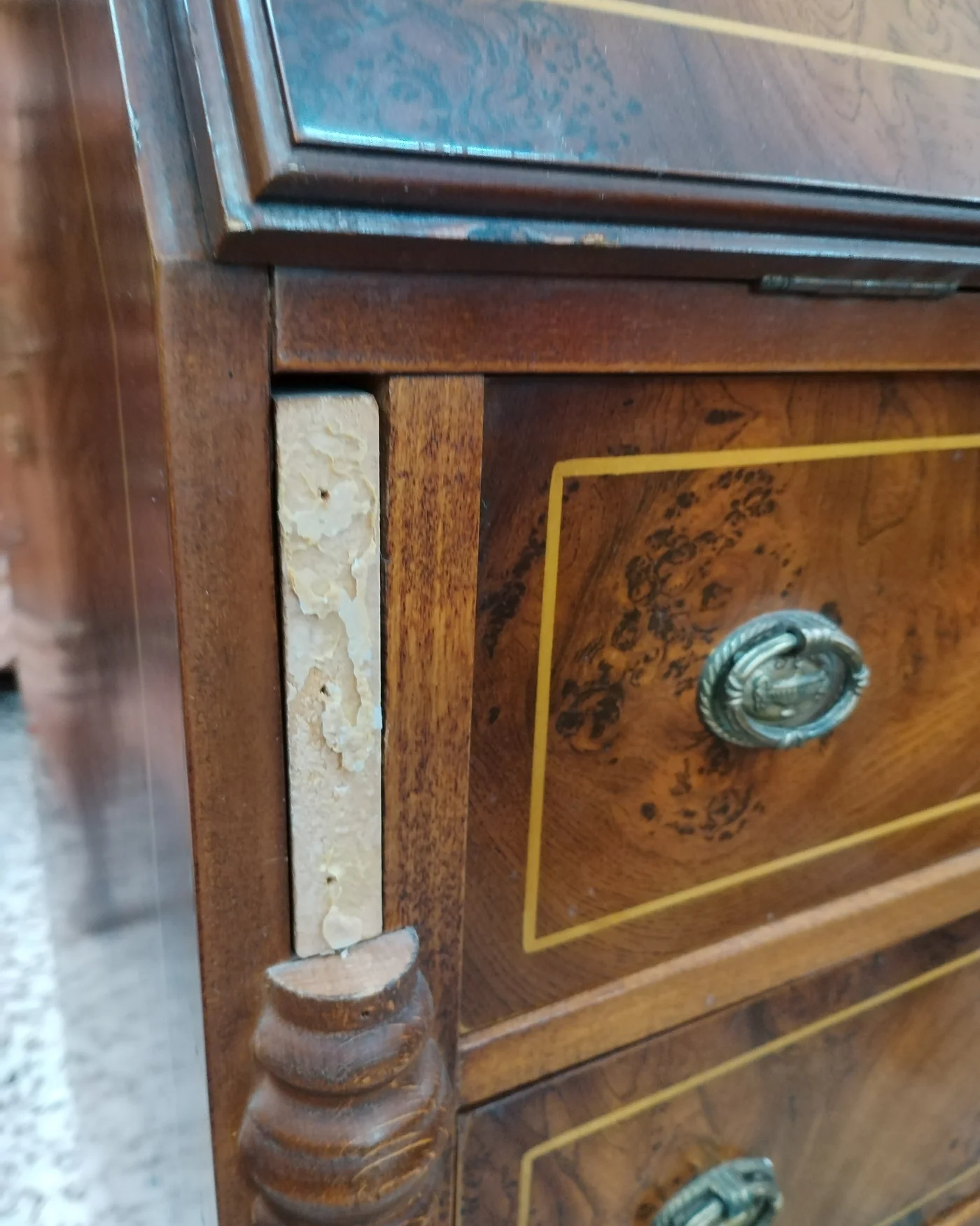 Secretario o escritorio tipo bureau en madera de nogal con marquetería - imagen 6