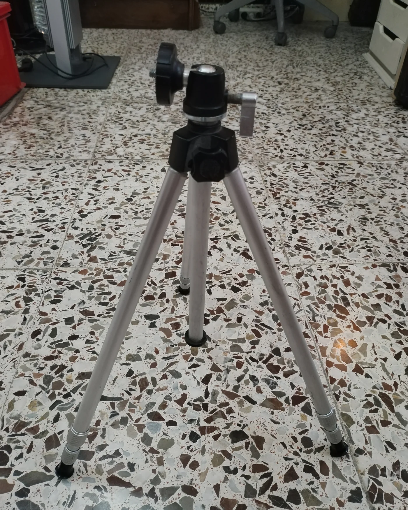 Trípode ajustable de aluminio - imagen 7