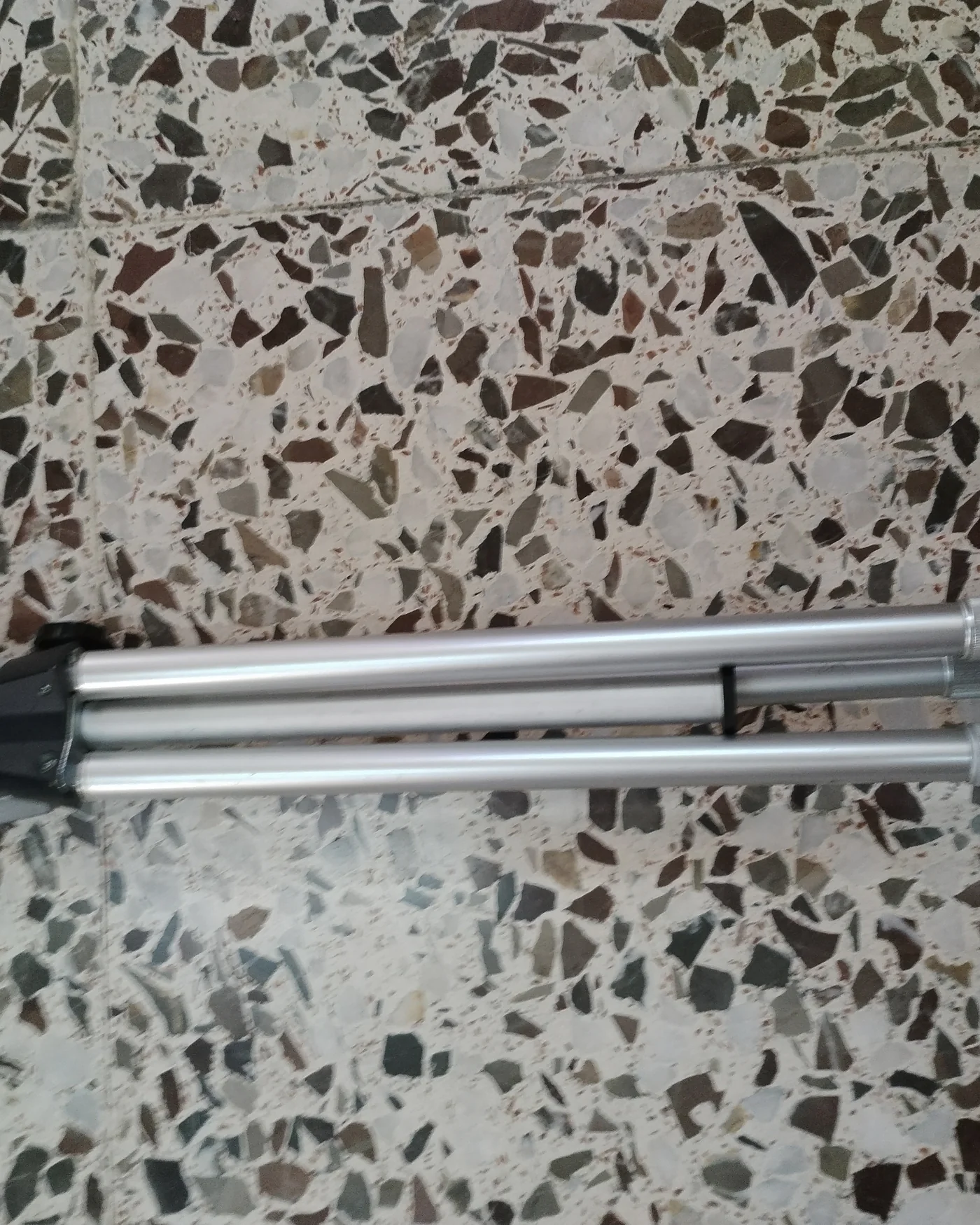 Trípode ajustable de aluminio - imagen 8