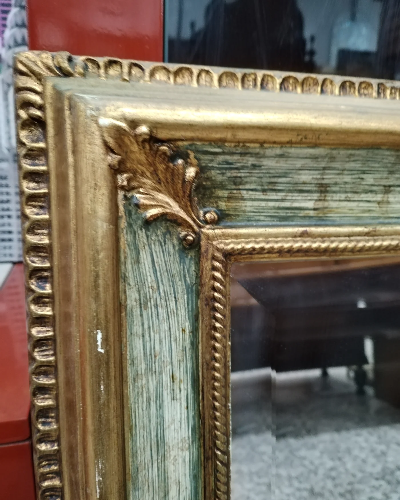 Espejo clásico de madera con detalles dorados - imagen 2
