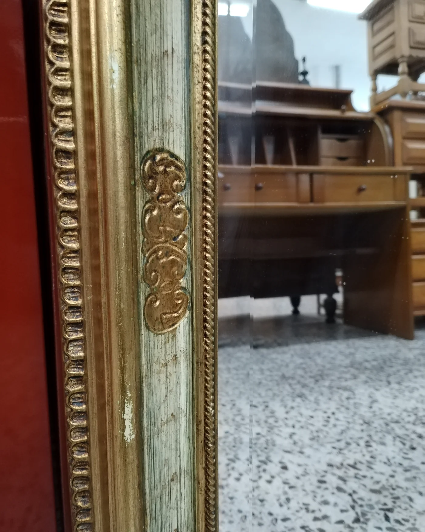 Espejo clásico de madera con detalles dorados - imagen 3