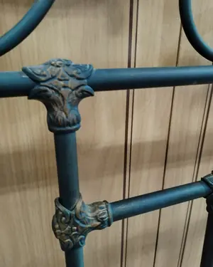 Cabecero de forja con detalles en dorado - miniatura 4