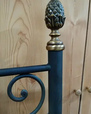 Cabecero de forja con detalles en dorado - miniatura 5