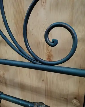 Cabecero de forja con detalles en dorado - miniatura 6