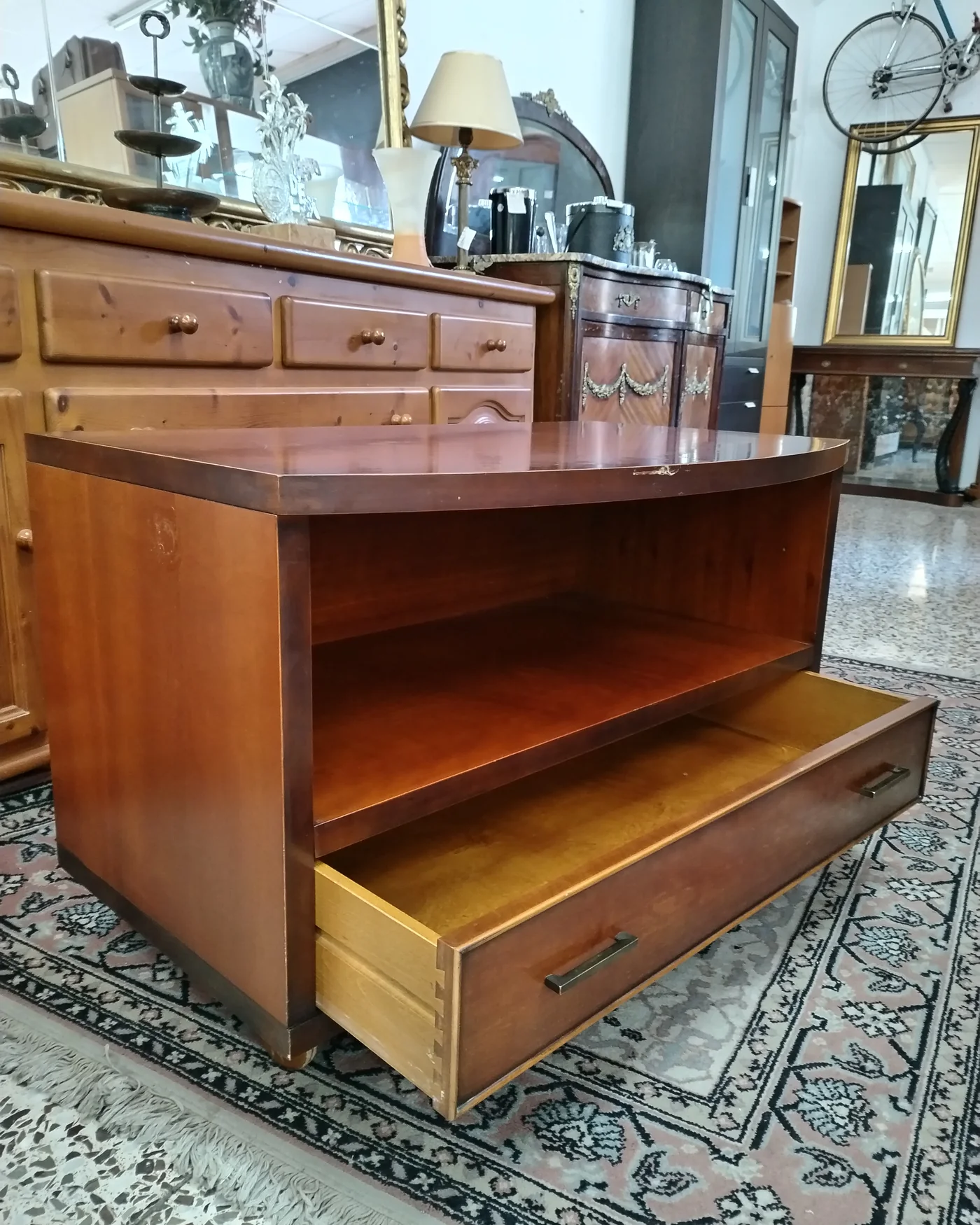 Mueble para tv de madera vintage con cajón y ruedas - imagen 3