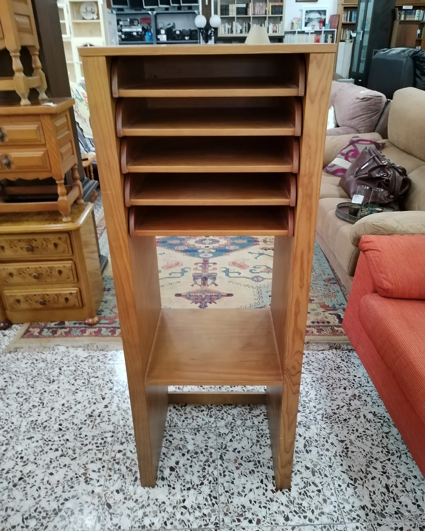 Armario de archivo en madera con bandejas - imagen 1