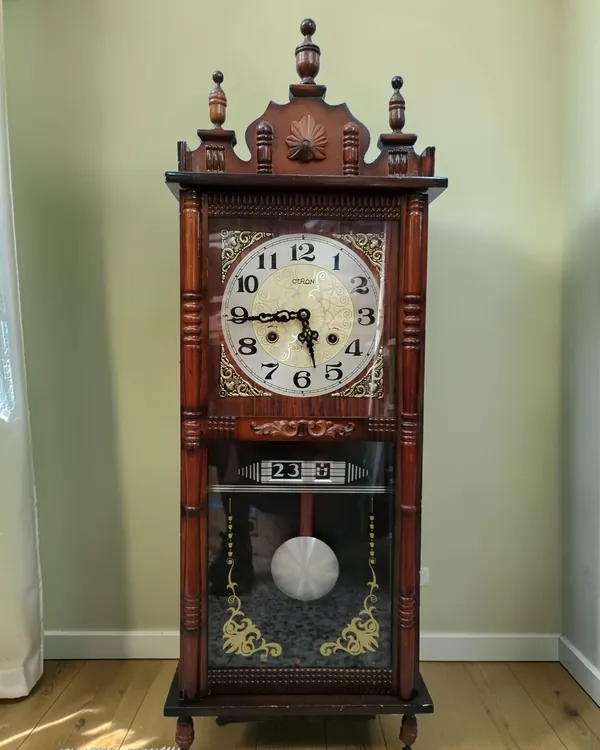 Reloj de pared clásico Otron