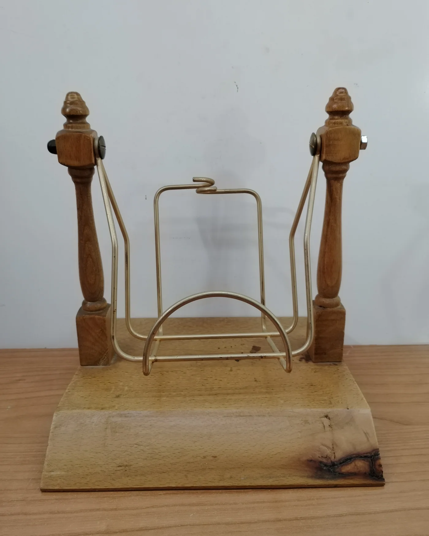 Soporte expositor vintage de madera y metal - imagen 1