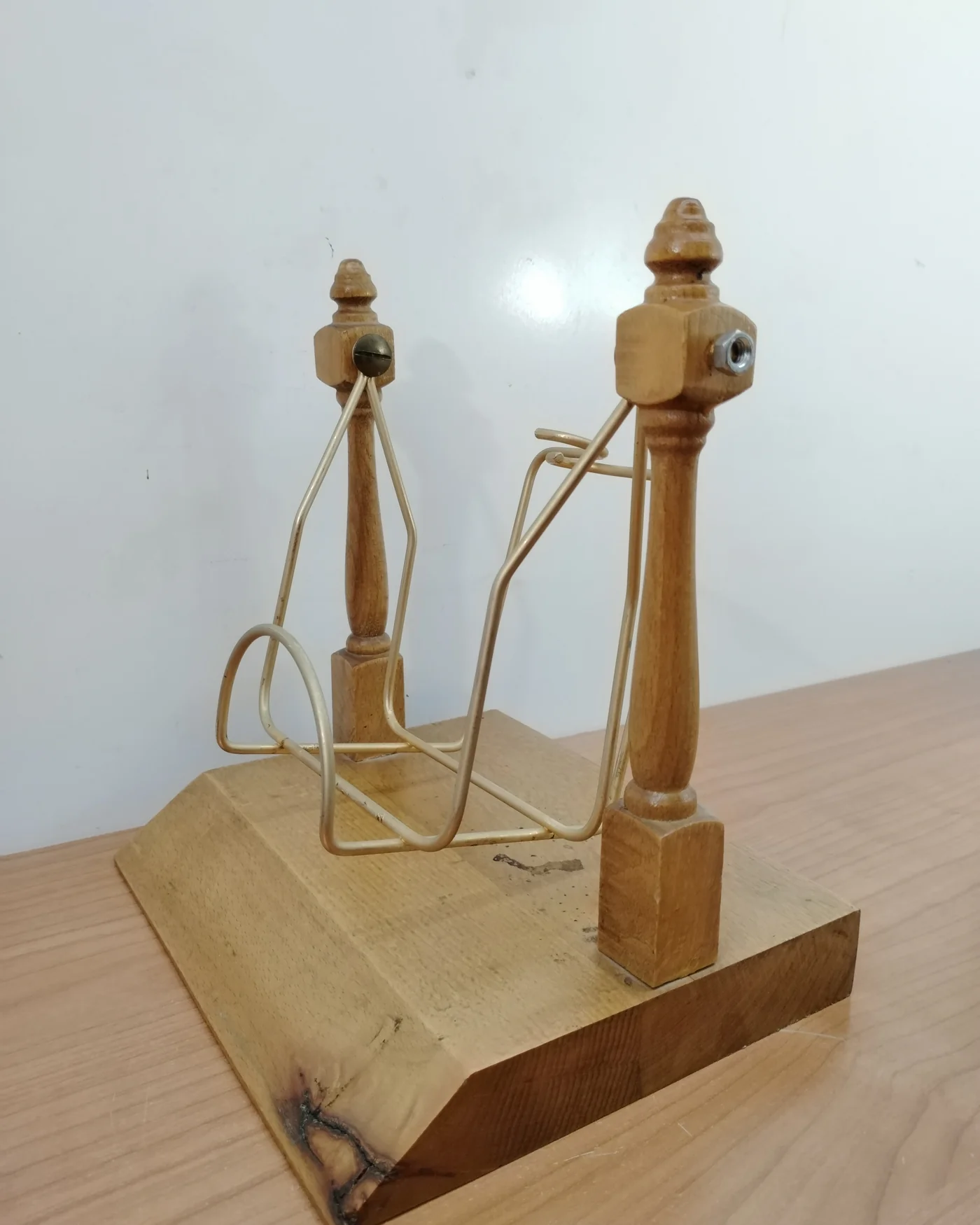 Soporte expositor vintage de madera y metal - imagen 4