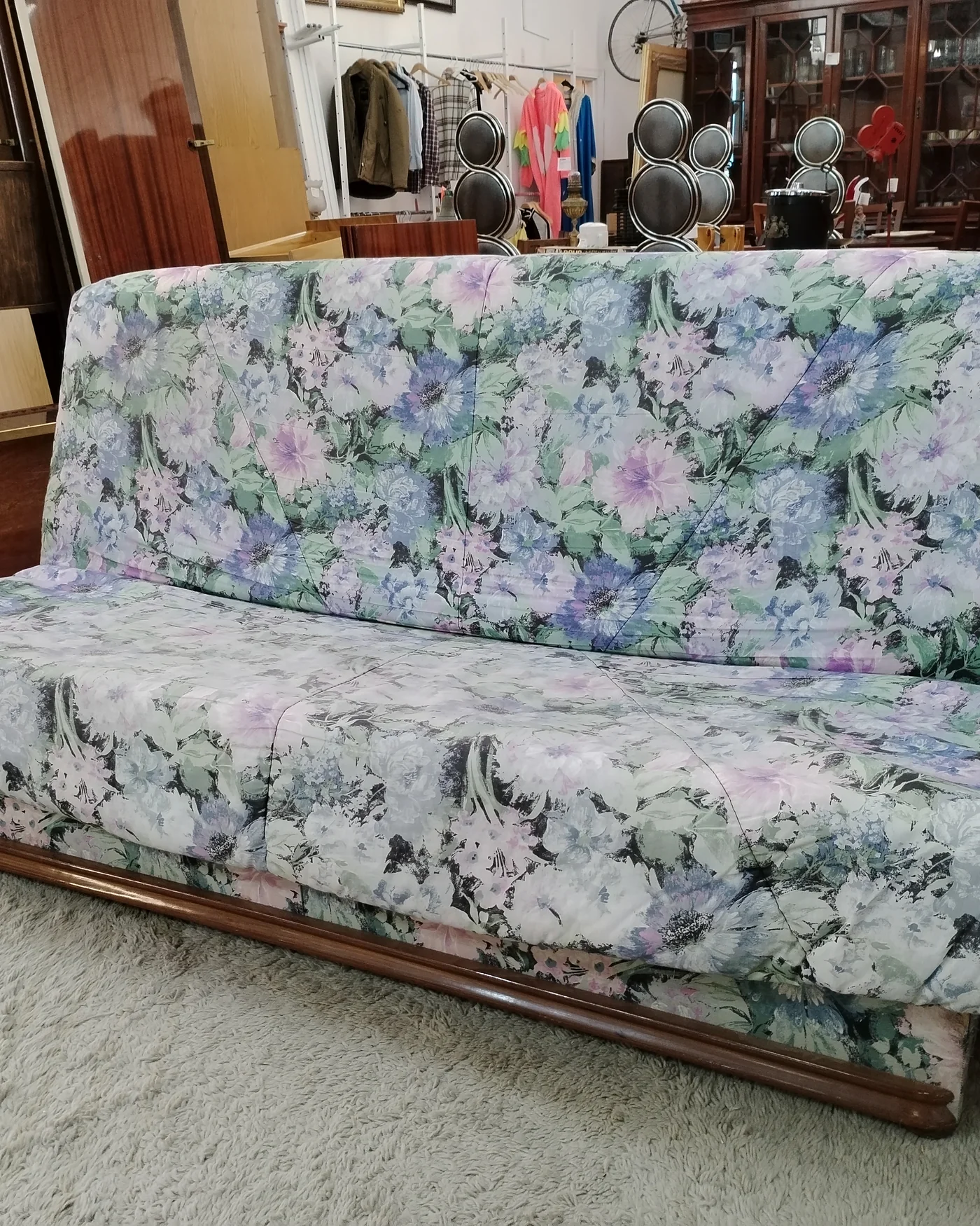Sofá cama clásico con estampado floral - imagen 2