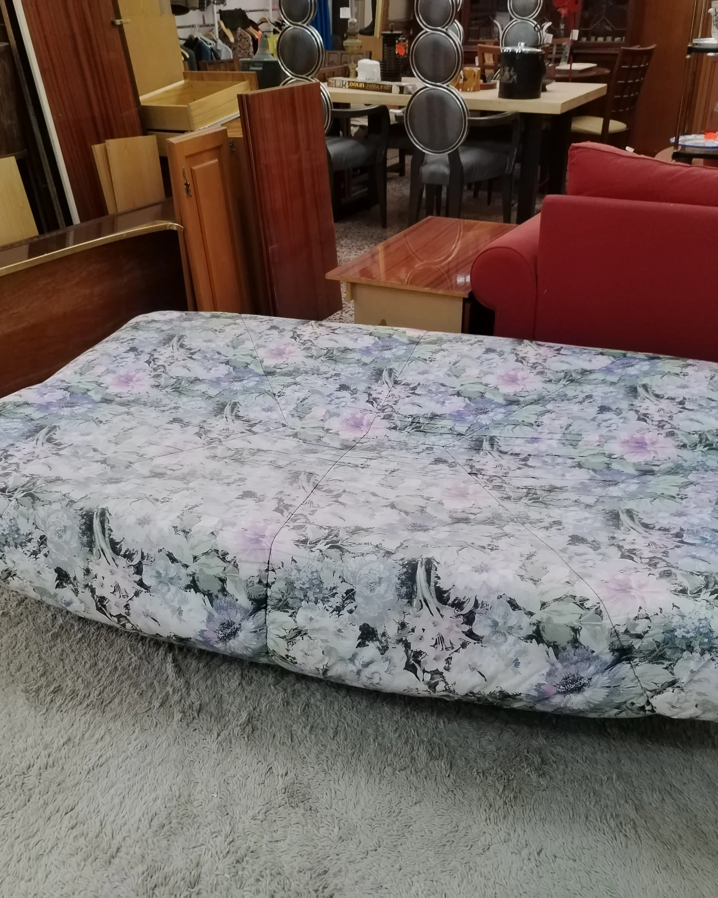 Sofá cama clásico con estampado floral - imagen 4