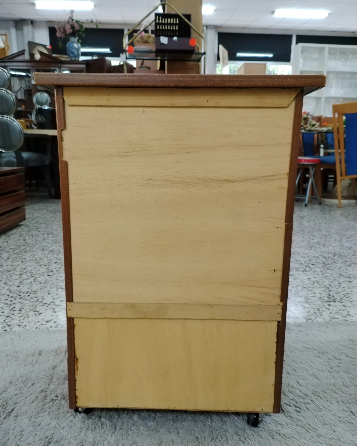 Mueble de almacenaje vintage con ruedas - imagen 5