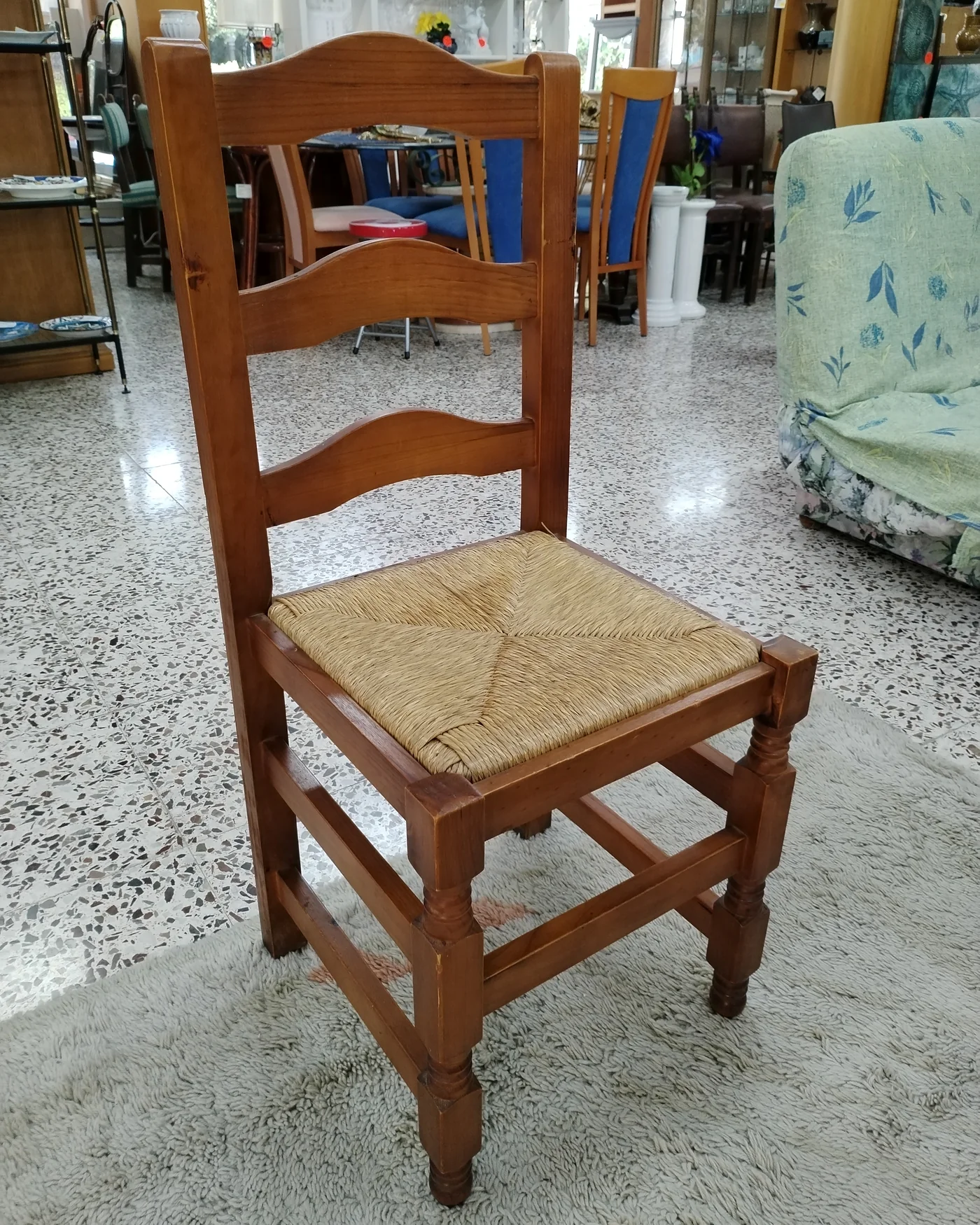Silla de pino con asiento de mimbre - imagen 2