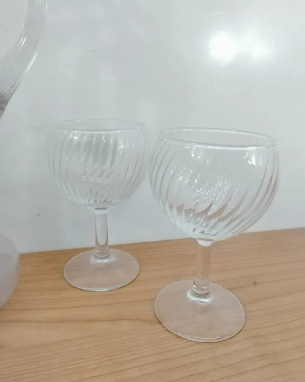 Conjunto de jarra y 3 copas de cristal