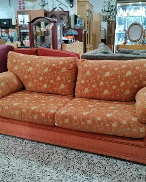 Sofá naranja de 2 plazas con estampado floral - miniatura 2
