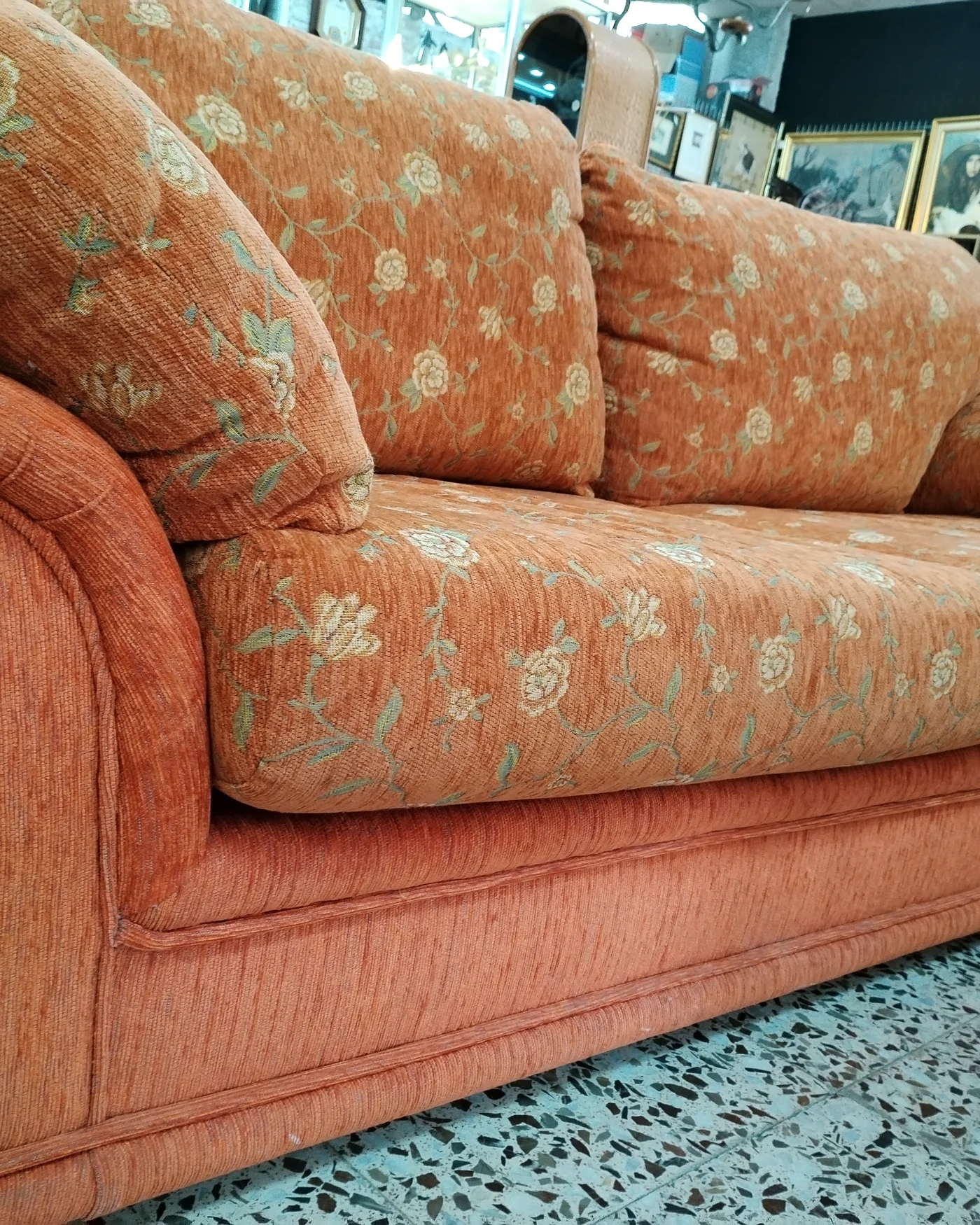Sofá naranja de 2 plazas con estampado floral - imagen 5