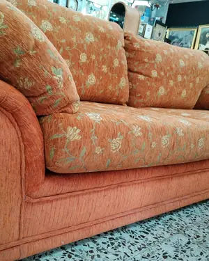 Sofá naranja de 2 plazas con estampado floral - miniatura 5