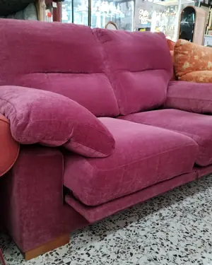 Sofá de dos plazas en terciopelo lila - miniatura 4