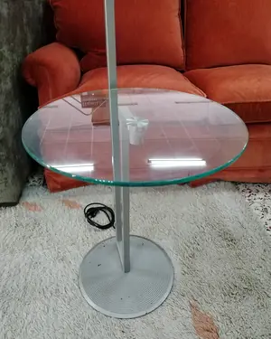 Lámpara de pie con mesa auxiliar - miniatura 2