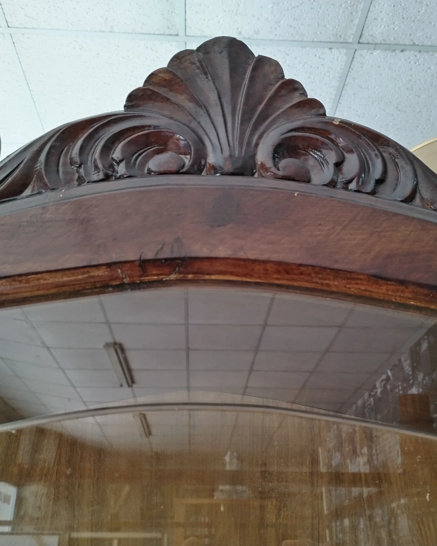 Vitrina antigua de madera con cristal - imagen 5