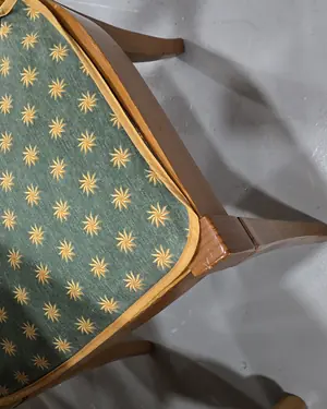 Mesa de comedor de pino con 4 sillas tapizadas - miniatura 4