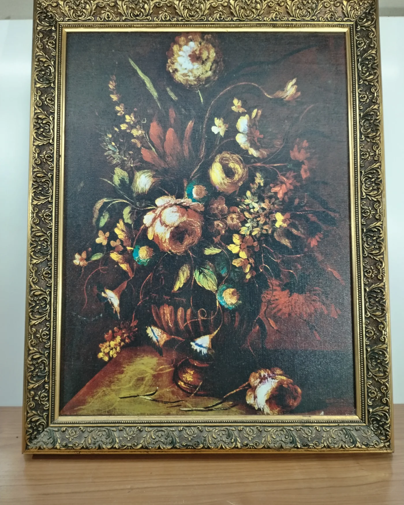 Cuadro de flores con marco dorado - imagen 1