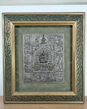 Placa votiva de Buda en cobre y latón con marco decorativo - miniatura 1