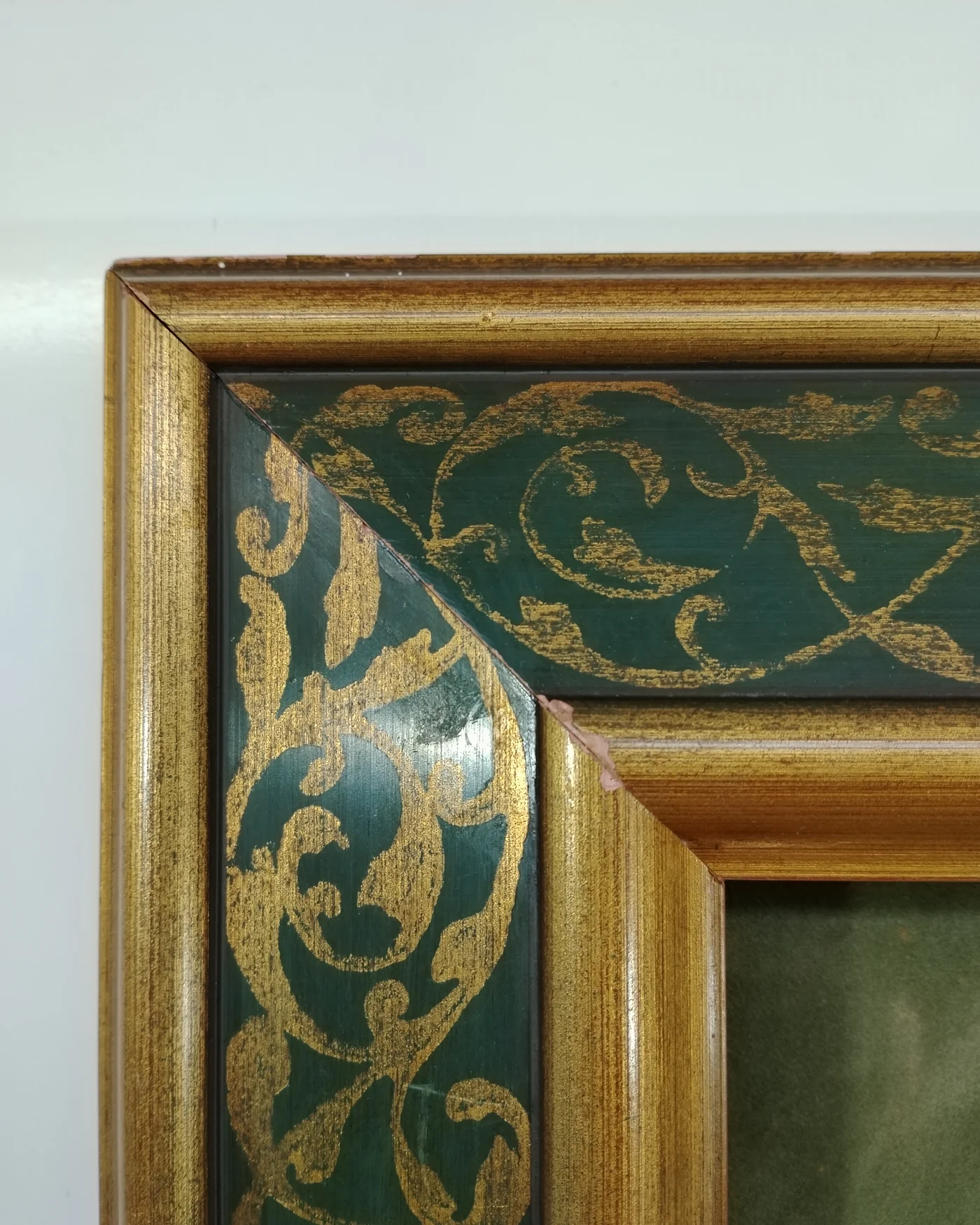Placa votiva de Buda en cobre y latón con marco decorativo - imagen 3
