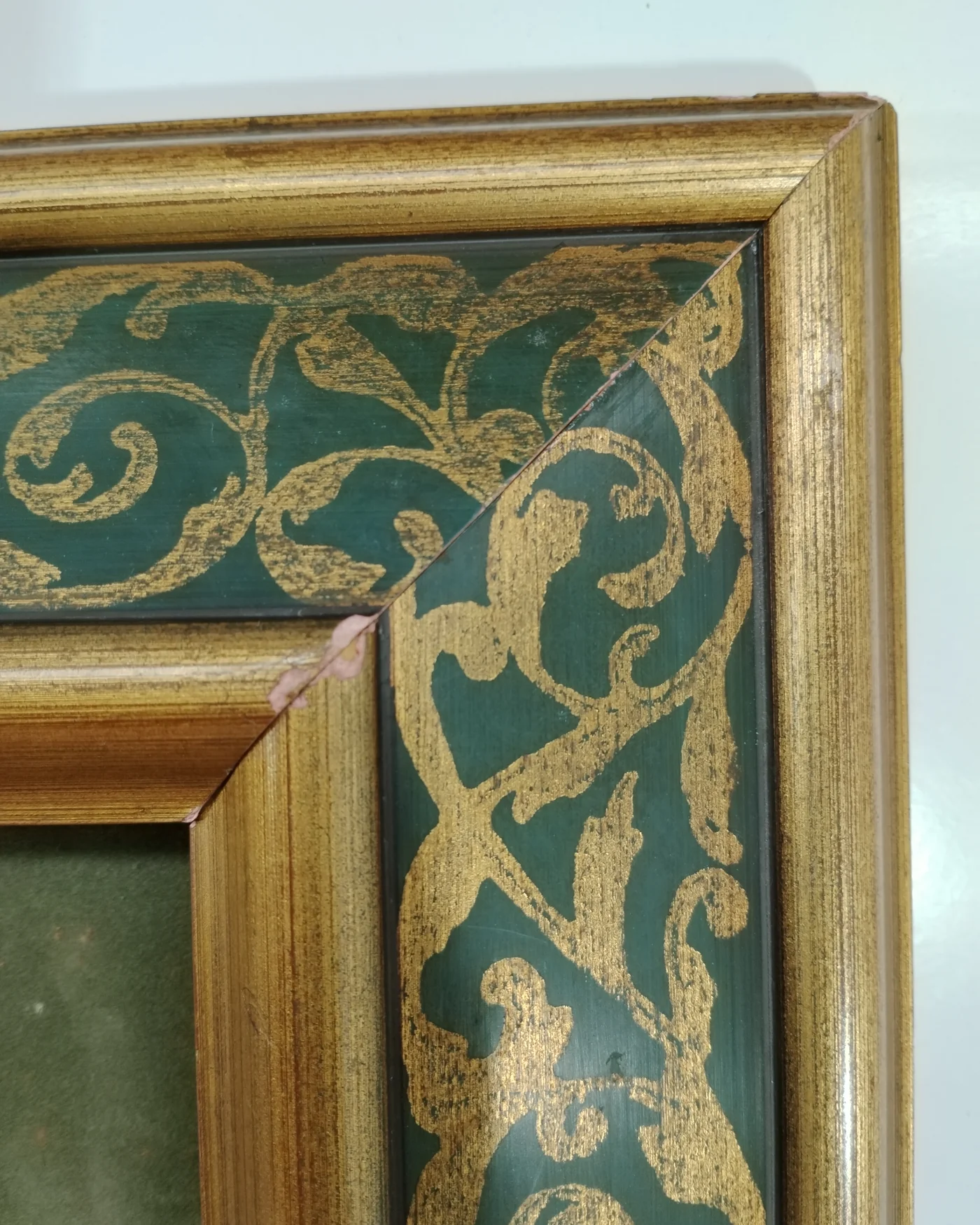 Placa votiva de Buda en cobre y latón con marco decorativo - imagen 4