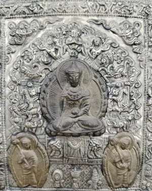 Placa votiva de Buda en cobre y latón con marco decorativo - miniatura 5