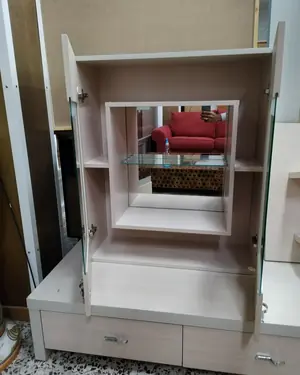 Mueble de salón moderno con vitrina y estantería en tono claro - miniatura 3