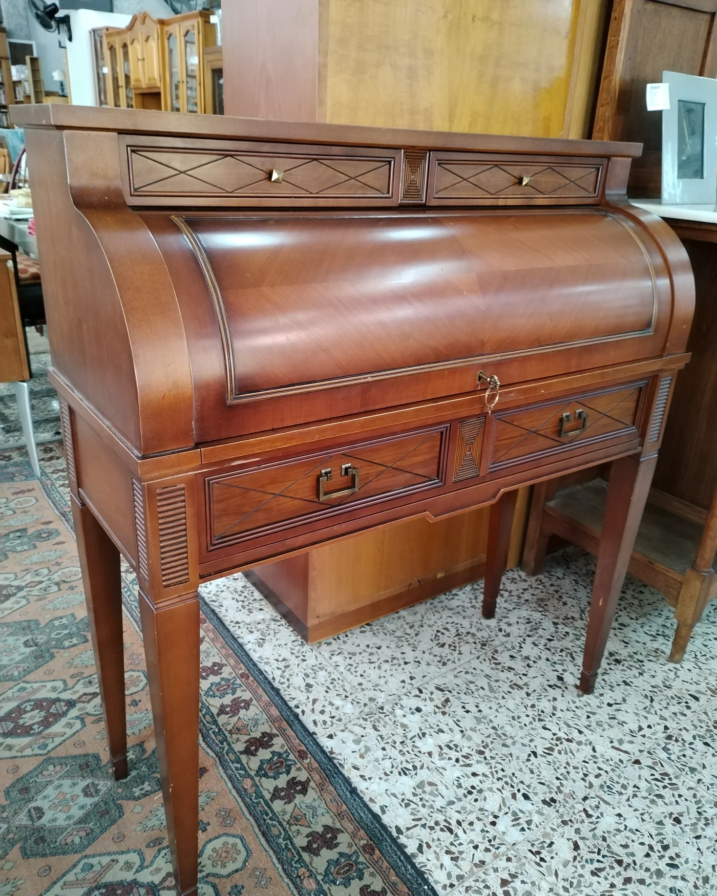 Buro de madera estilo tradicional - imagen 2