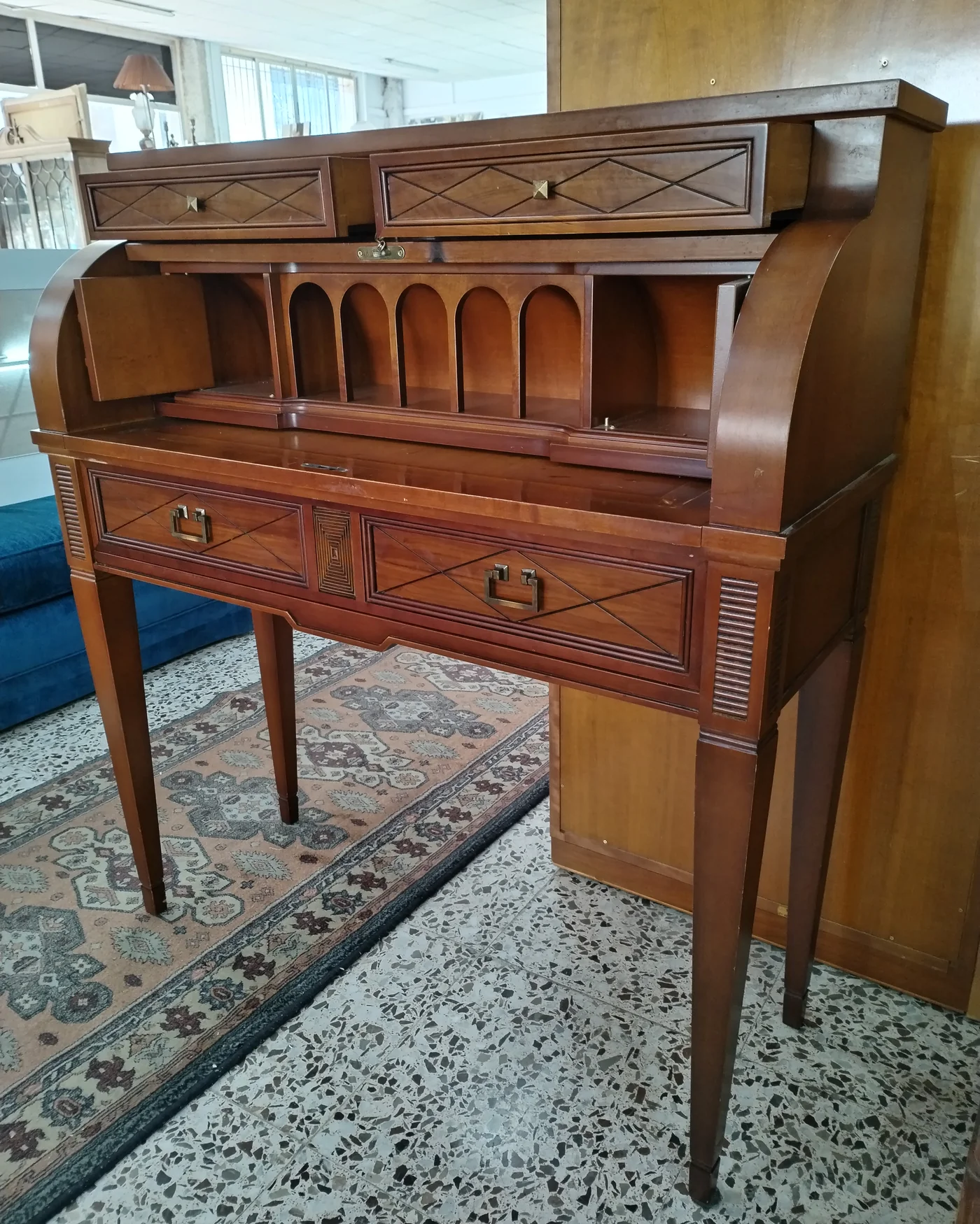 Buro de madera estilo tradicional - imagen 4