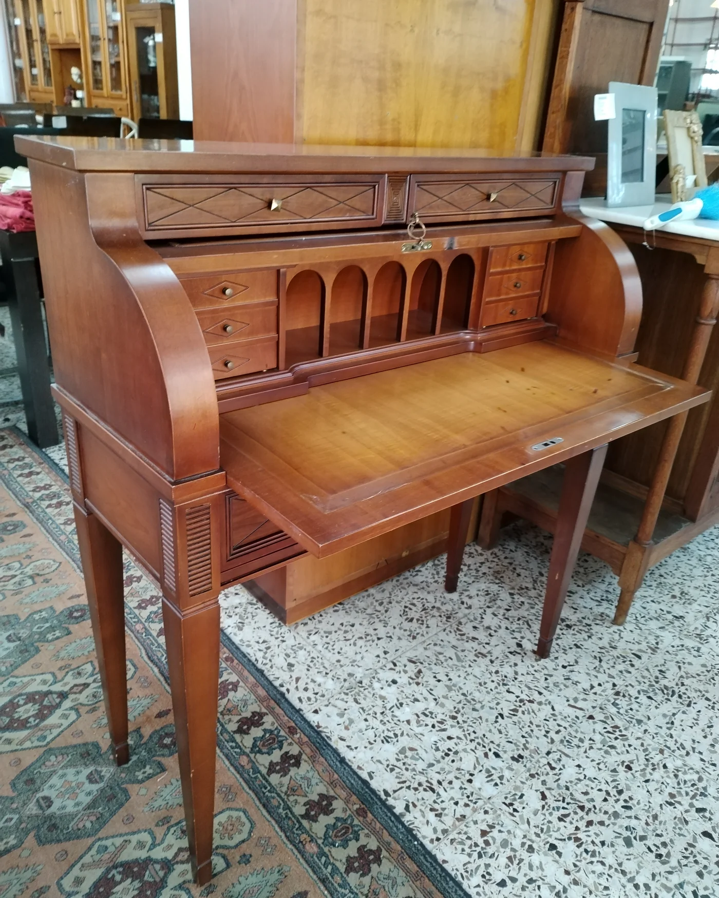Buro de madera estilo tradicional - imagen 6