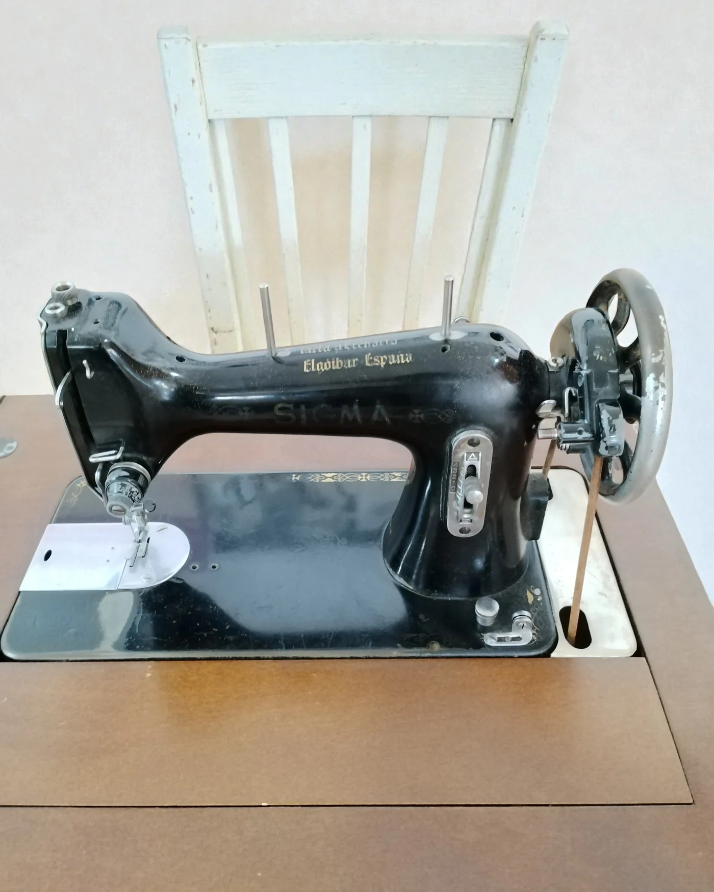 Máquina de coser sigma con mueble - imagen 2