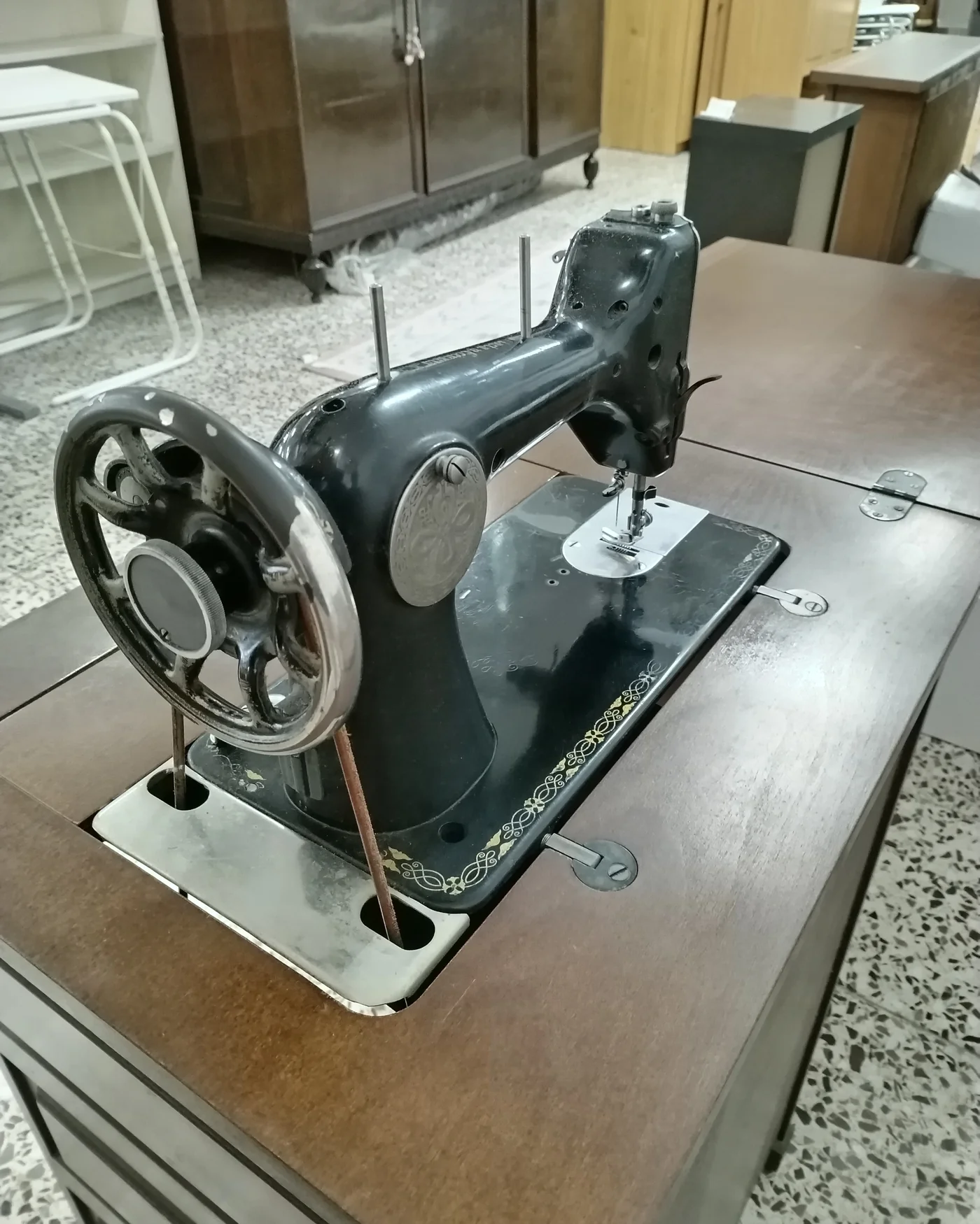 Máquina de coser sigma con mueble - imagen 3