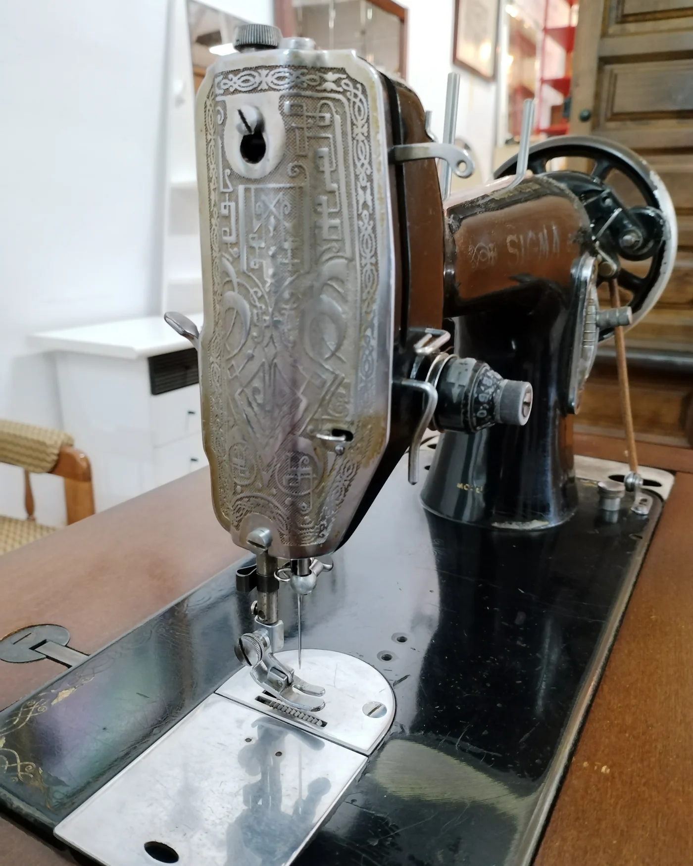 Máquina de coser sigma con mueble - imagen 5