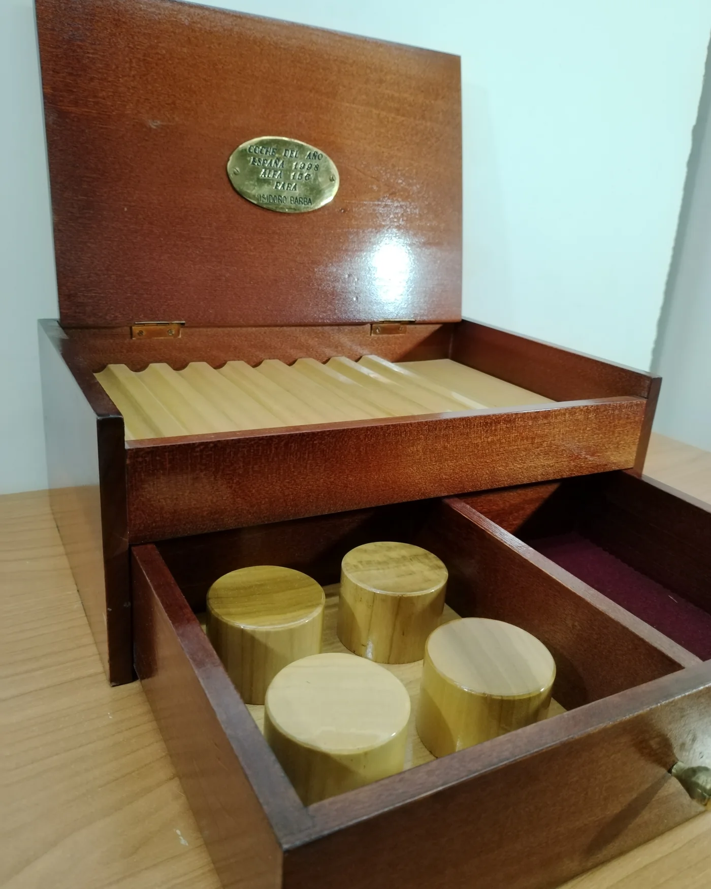 Caja de puros de madera con placa conmemorativa de 1998 - imagen 3