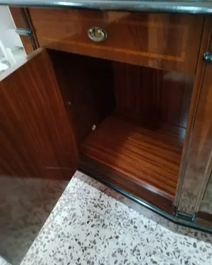 Aparador antiguo de madera con diseño curvo y detalles en marquetería - miniatura 5