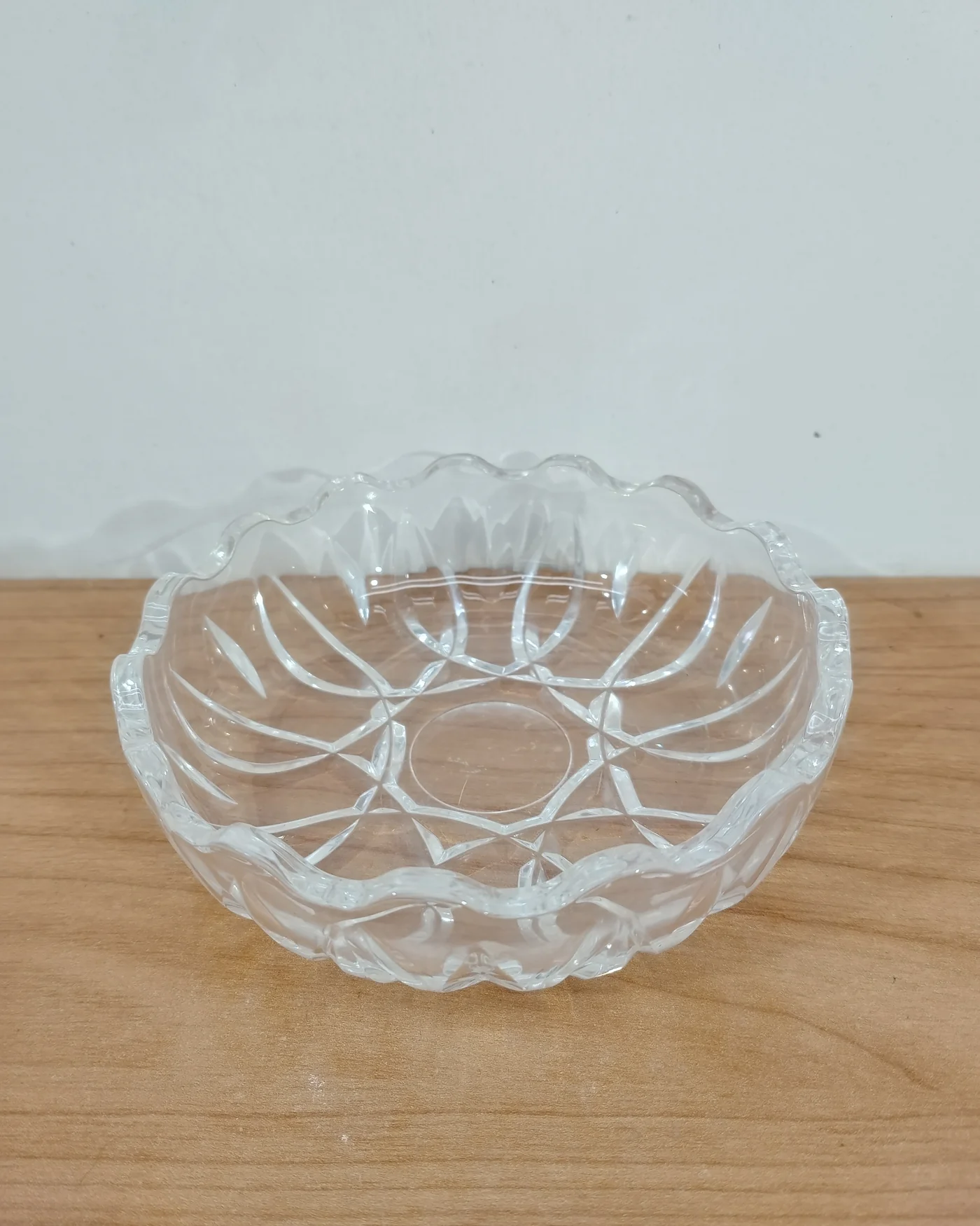Pequeño cenicero de cristal tallado - imagen 1