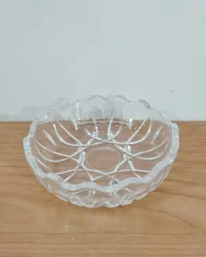 Pequeño cenicero de cristal tallado - miniatura 1