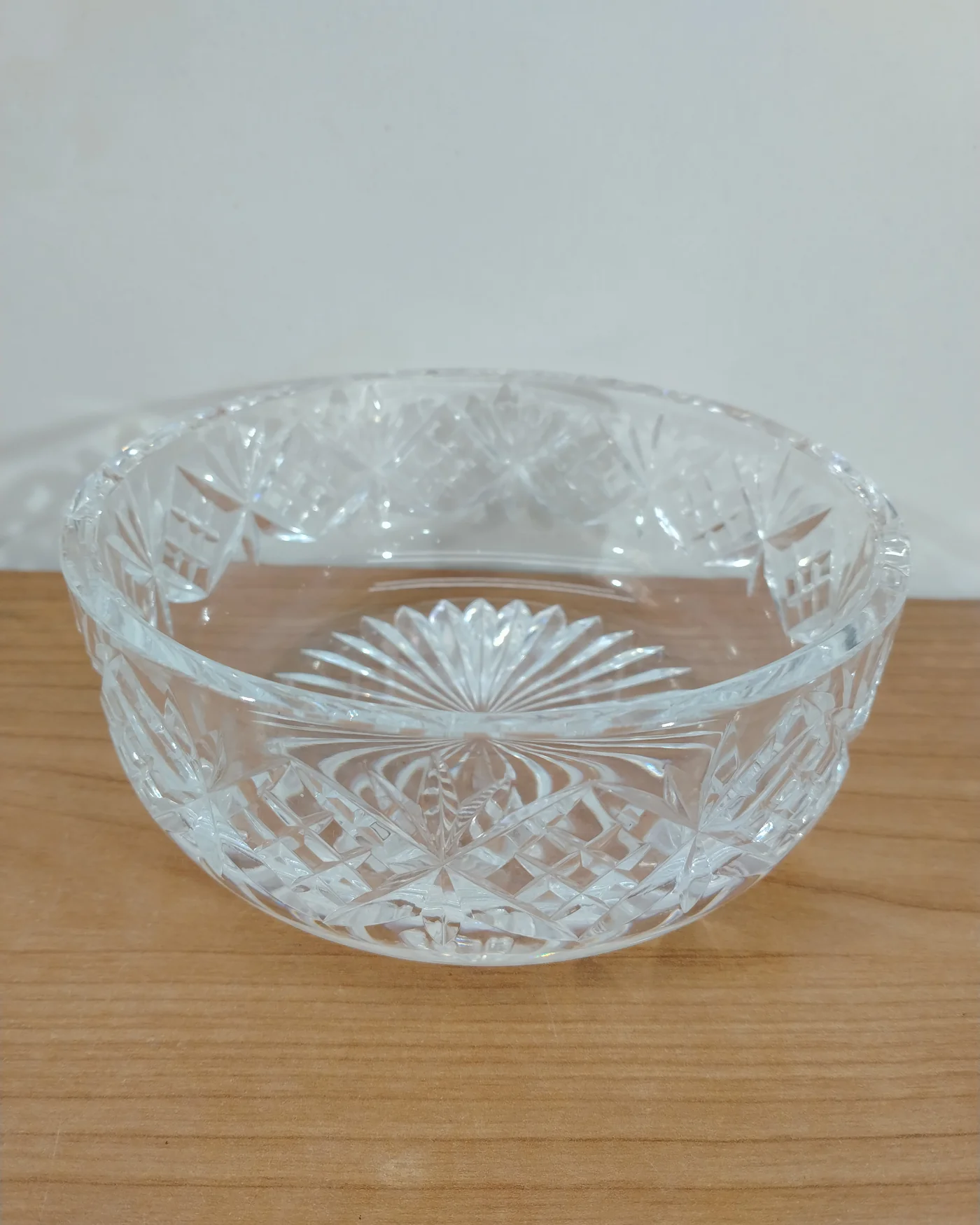 Cenicero mediano de cristal tallado - imagen 1