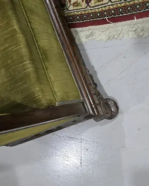 Par de sillones vintage tapizados en terciopelo verde oliva - miniatura 7