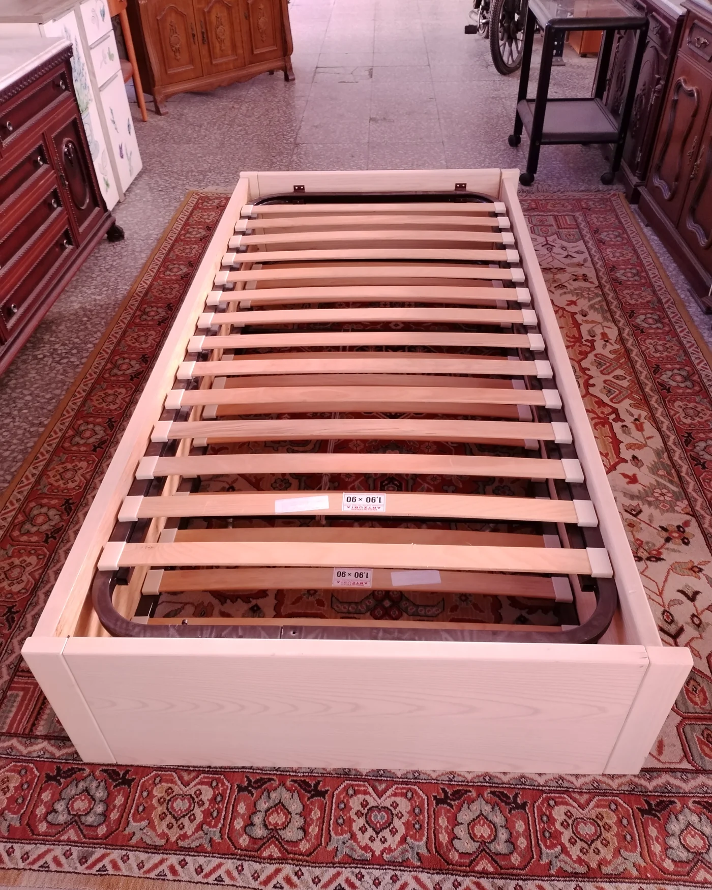 Cama nido individual en madera clara - imagen 2