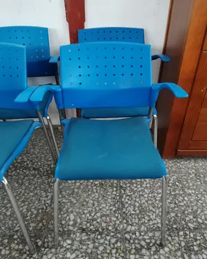 Conjunto de 10 sillas de oficina azules - miniatura 2