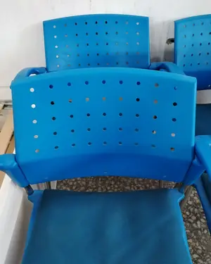 Conjunto de 10 sillas de oficina azules - miniatura 4